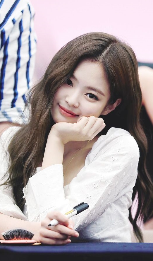 Blackpink’s Jennie In 10 Fan-Clicked Photos That Prove She’s Even More Gorgeous In Real Life, Check Out - 6