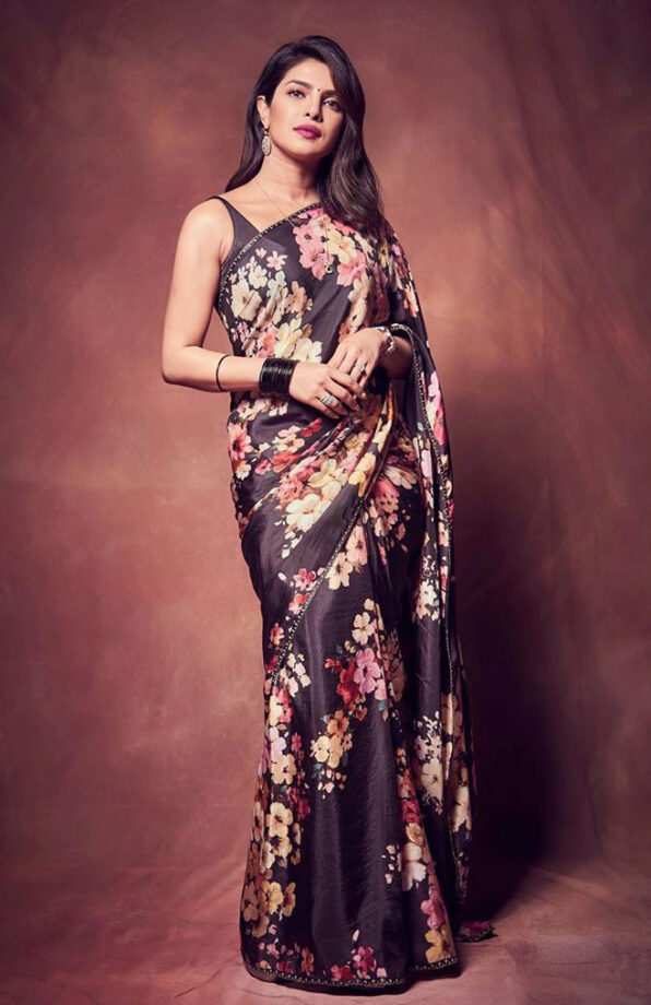 Bollywood Actresses Like Kangana Ranaut, Kareena Kapoor, And Others Are Nailing The Organza Saree Trend - 4