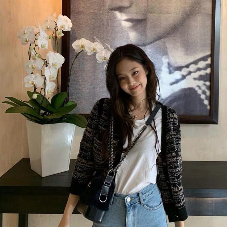 Cardigans Are A Must-Have Winter Accessory: Blackpink’s Jennie Understands How To Rock A Cardigan - 1