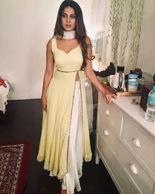 Check Out Jennifer Winget’s Amazing Ethnic Looks, She’s A Diva In Traditional Attire - 1