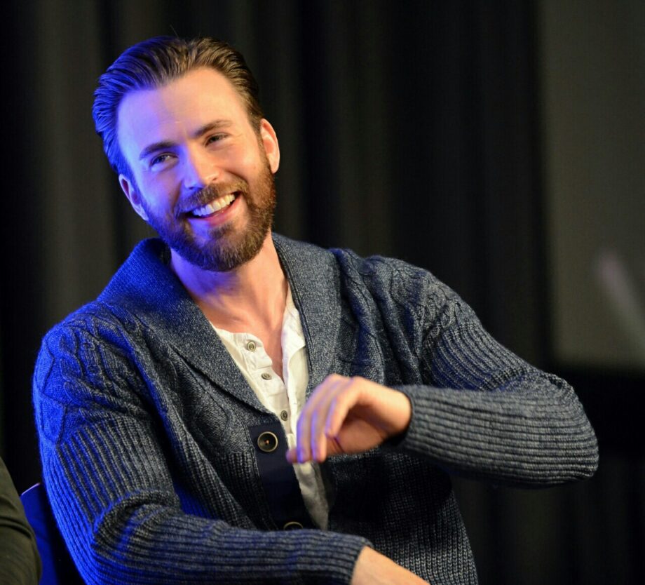 Chris Evans Is Quite Charming And Handsome, Don’t You Think? Look At These Amazing Photographs - 1