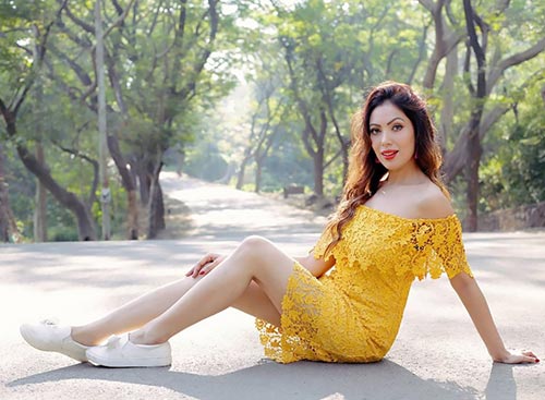 [Fashion Battle] Munmun Dutta Or Ananya Panday: Divas Who Donned The Yellow Off-Shoulder Mini Lace Dress? - 0