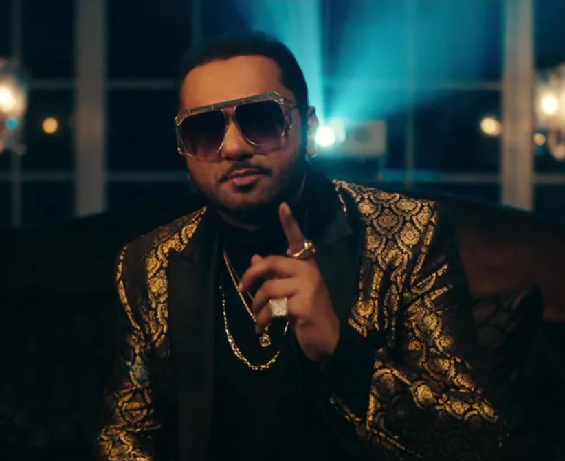 Fashion Tip: Here’s How Yo Yo Honey Singh Styles Metal Chains To Achieve A Stylish Look! - 0