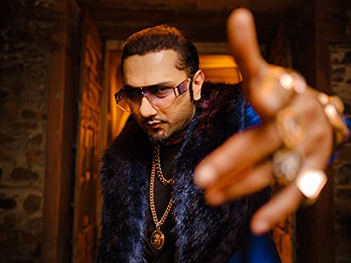 Fashion Tip: Here’s How Yo Yo Honey Singh Styles Metal Chains To Achieve A Stylish Look! - 1