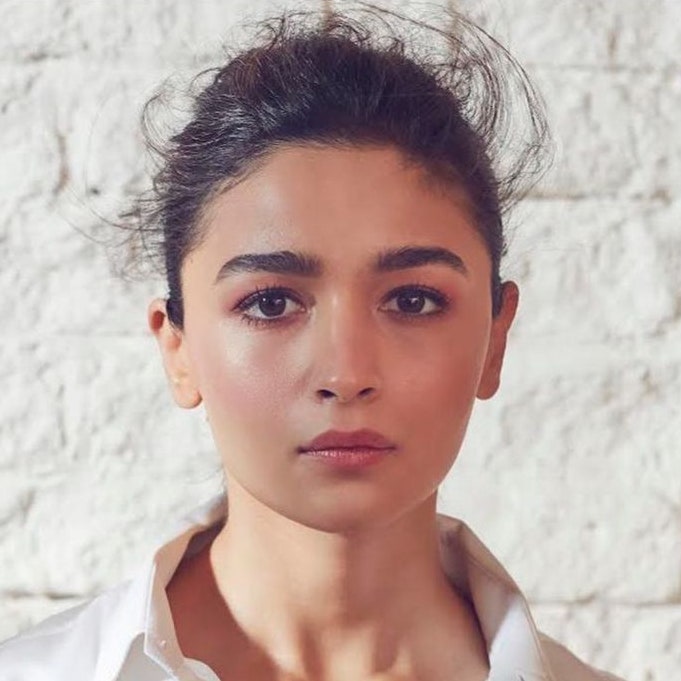 From Alia Bhatt To Deepika Padukone: Whether They Wear Make-Up Or Not, These Five Bollywood Starlets Are Naturally Gorgeous - 2