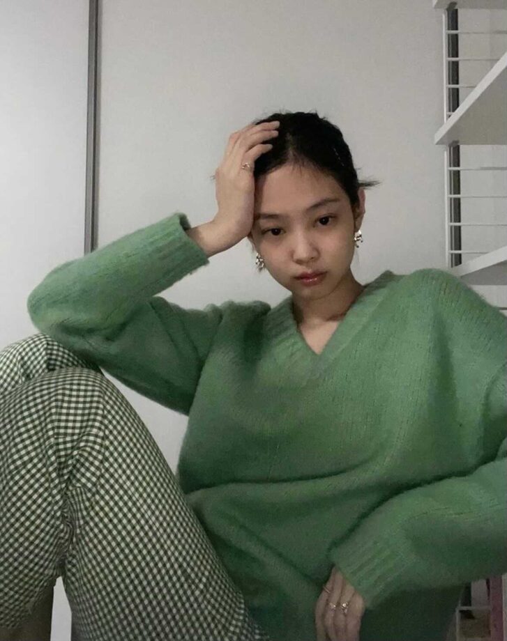 From Cozy To Classy: Here’s A Proof That BLACKPINK’s Jennie Approves Of Green Outfits - 0