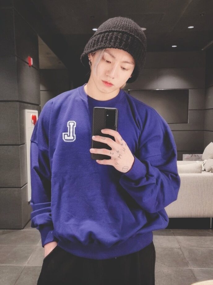 How Adorable Does BTS Jungkook Look In These Mirror Selfies! - 0