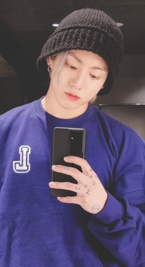 How Adorable Does BTS Jungkook Look In These Mirror Selfies! - 1