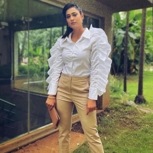 How “Aww-Some” Are These Beige Outfits Worn By Shweta Tiwari - 3