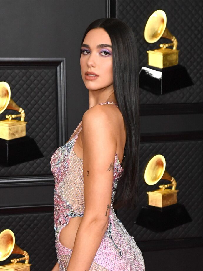 How Do You Achieve Dua Lipa’s Liquid Hair? Simple Techniques And Supplies To Achieve This New Hairstyle - 1