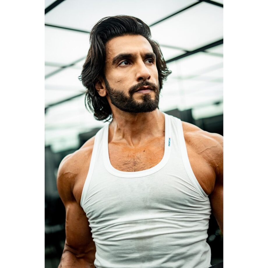 Insanely Hot: Ranveer Singh flaunts his muscles in latest gym pictures, girls can’t stop crushing - 4