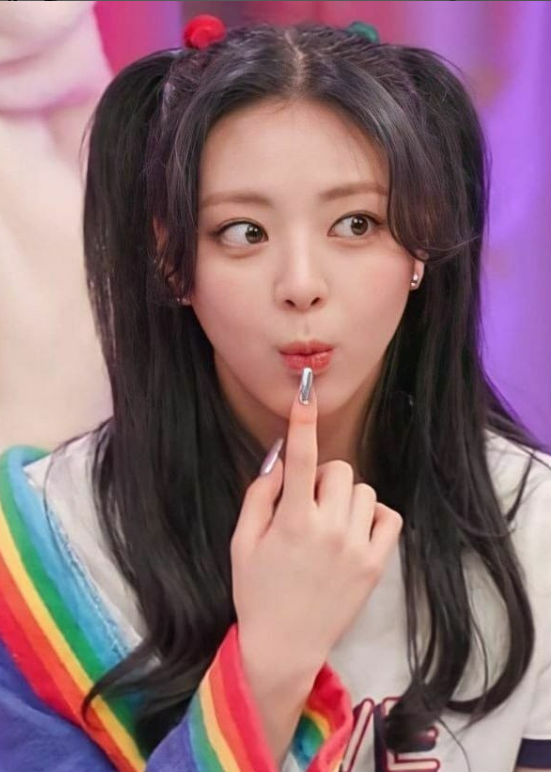 ITZY’s Yuna Is Here To Help You Master The Art Of Slaying Gorgeous Nails - 2