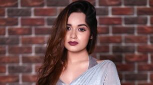 Jannat Zubair Rahmani Looks Stunning In A Grey Sequined Saree!