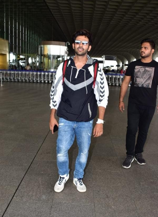 Kartik Aaryan Airport Fashion Game Is Stronger Than Anyone Else, Take A Look - 1