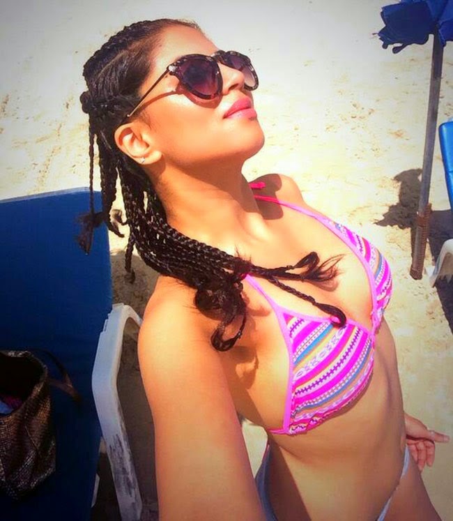 Kavita Kaushik Raises The Temperature In These Swimsuits; See Photos Here - 3