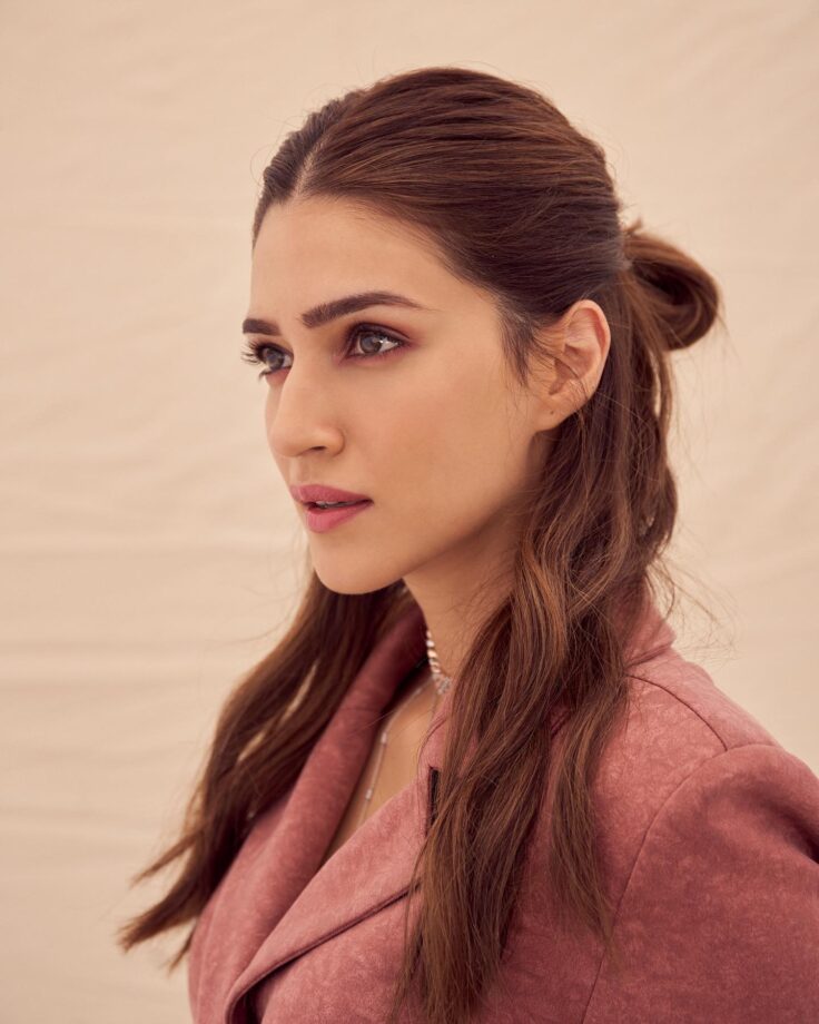 Kriti Sanon shares hottest looks in romper, price of her dress will leave you stunned - 5