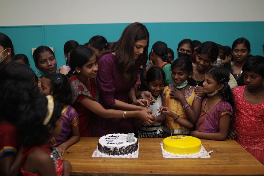 Malavika Mohanan Proves To Be Major Inspiration To All As She Shares Time With Children - 6