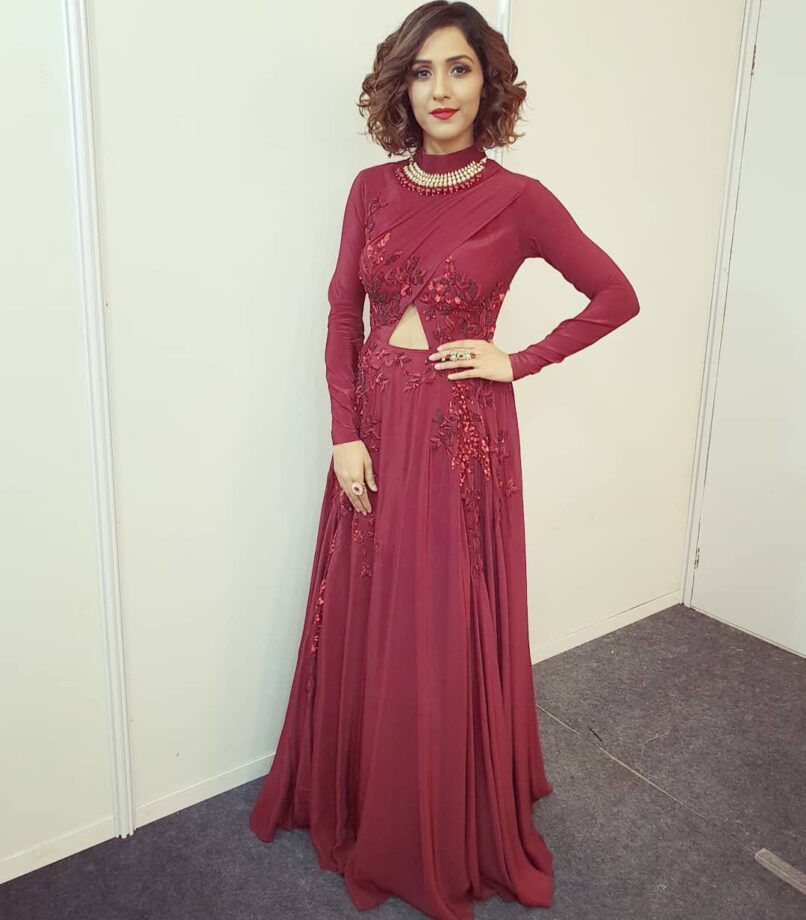 Music Sensation Neeti Mohan Can Be Considered A Fashion Icon In These Gorgeous Gowns! - 3