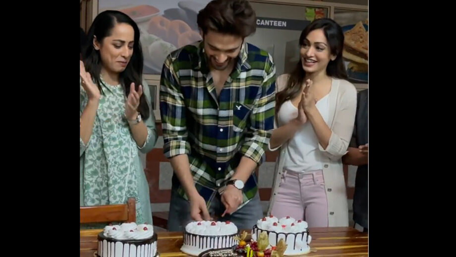 Parth Samthaan gets showered with love and heartfelt wishes on his birthday, watch video 577100