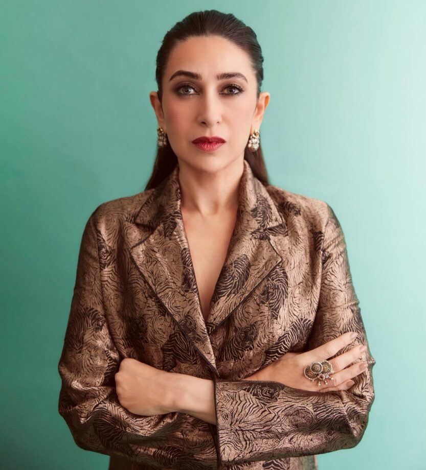 Simple And Stylish: Karisma Kapoor Stuns In Beautiful Banarasi Outfit - 3