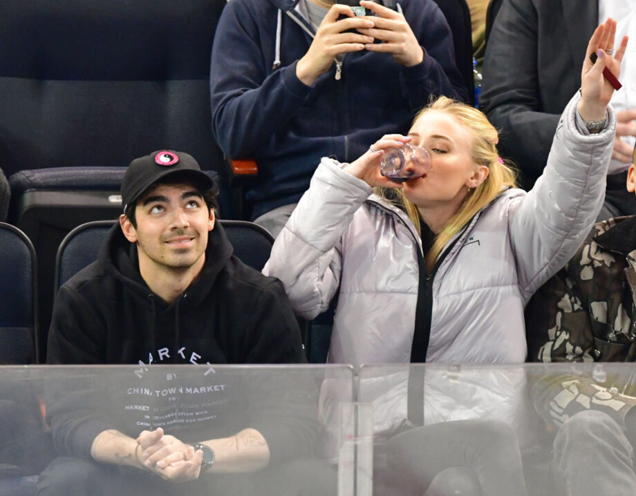 Sophie Turner And Other Celebrities Who Drink Wine, Take A Look At These Pictures - 0