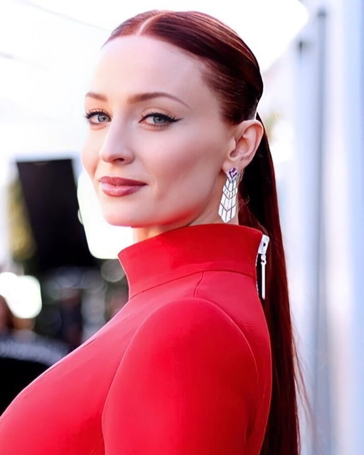 Sophie Turner Flaunts Her Beautiful Baby Bump In Sizzling Red Gown: See Pic - 3