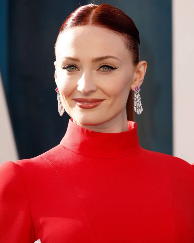 Sophie Turner Flaunts Her Beautiful Baby Bump In Sizzling Red Gown: See Pic - 4