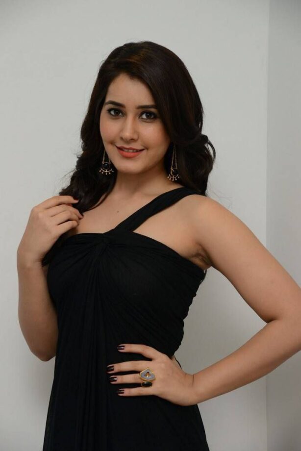 South Diva Raashi Khanna Looks Drop Dead Gorgeous In An All-Black Outfit - 0