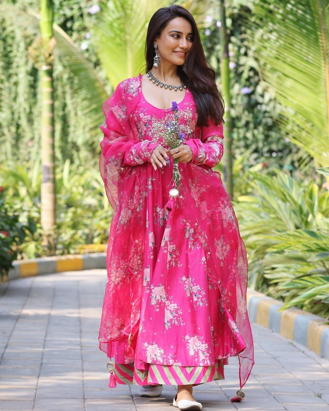 Surbhi Jyoti Is Stunning In Pink: Take A Peek At The Following Ensembles - 2