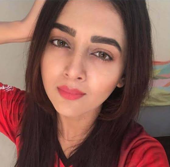 The Real Selfie Queen: When Tejasswi Prakash Taught Us How To Slay A Selfie - 0