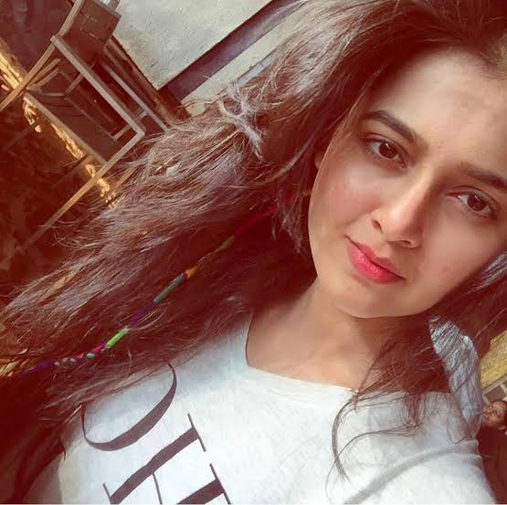 The Real Selfie Queen: When Tejasswi Prakash Taught Us How To Slay A Selfie - 1