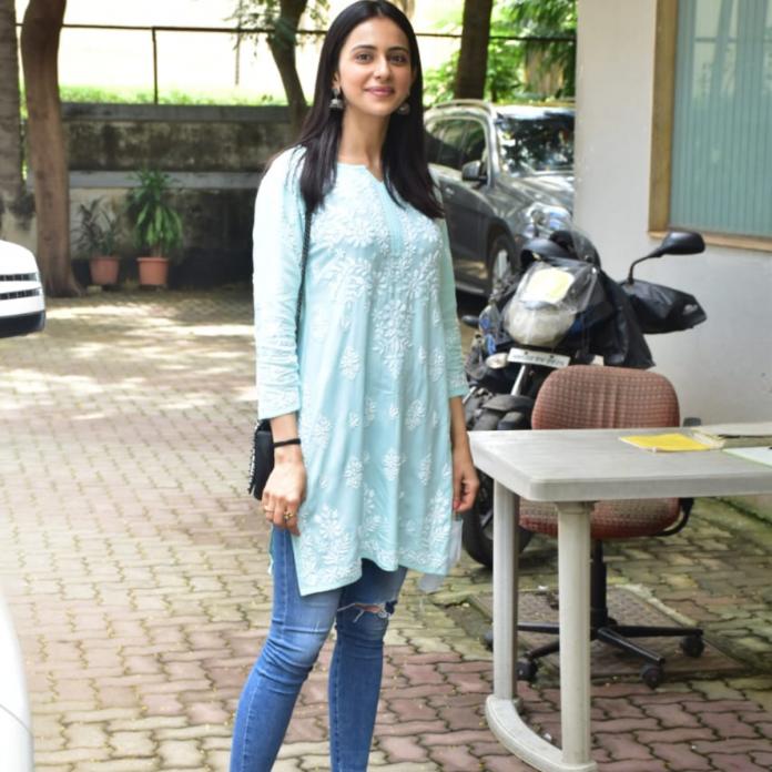 These 5 Looks Of Rakul Preet Singh In Chikankari Kurta Are Outstanding, Take A Look - 3