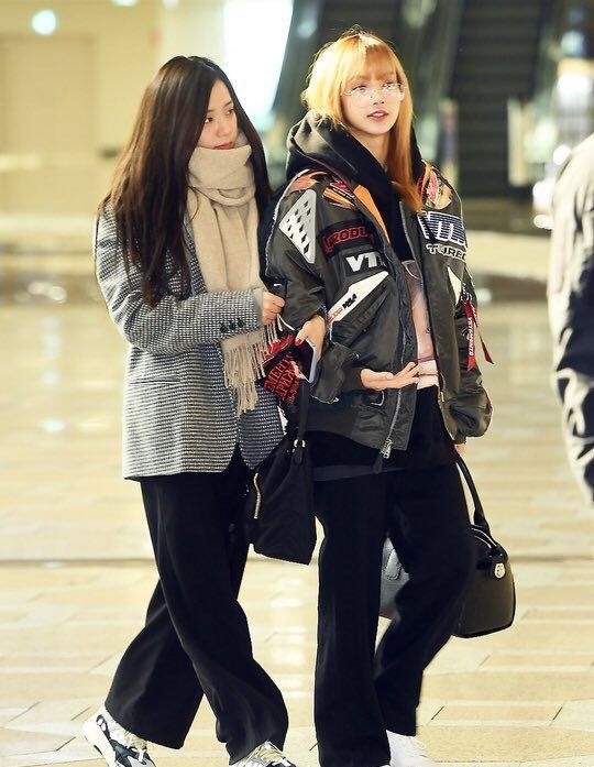 Twice Fame Sana To Blackpink Lisa: 5 Leading Ladies Of Kpop Who Are Facing The Street Style Look Perfectly - 4