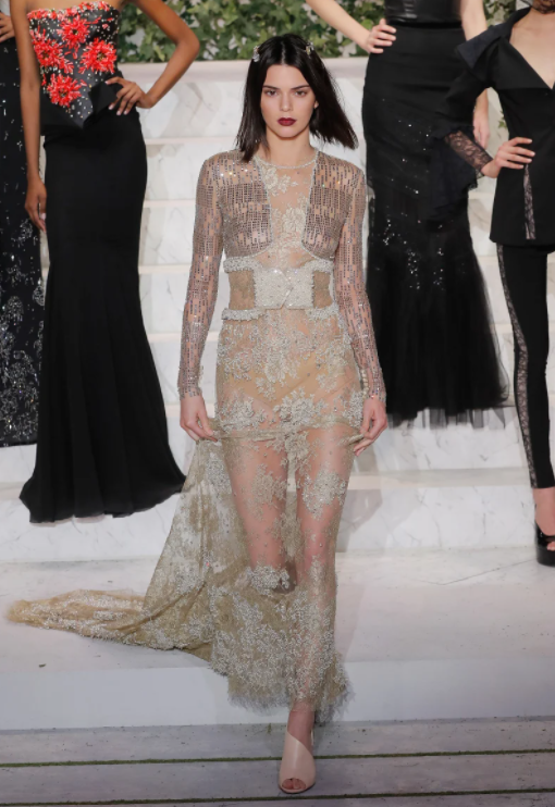 Watch: 8 Times When Kendall Jenner Slayed The Runway Walk - 6