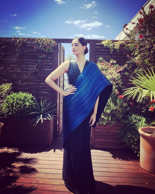 Who Looks Better In A Blue Metallic Saree: Sonam Kapoor Or Malaika Arora? - 2