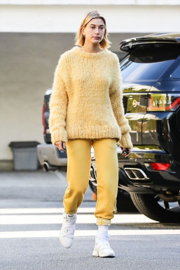 5 Instances When Hailey Bieber Slew It In All-Yellow Ensembles - 4