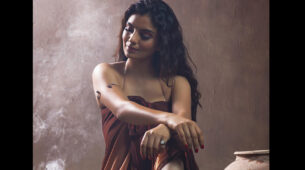 Anveshi Jain marks sensations in her wet hot satin brown gown, see viral photos