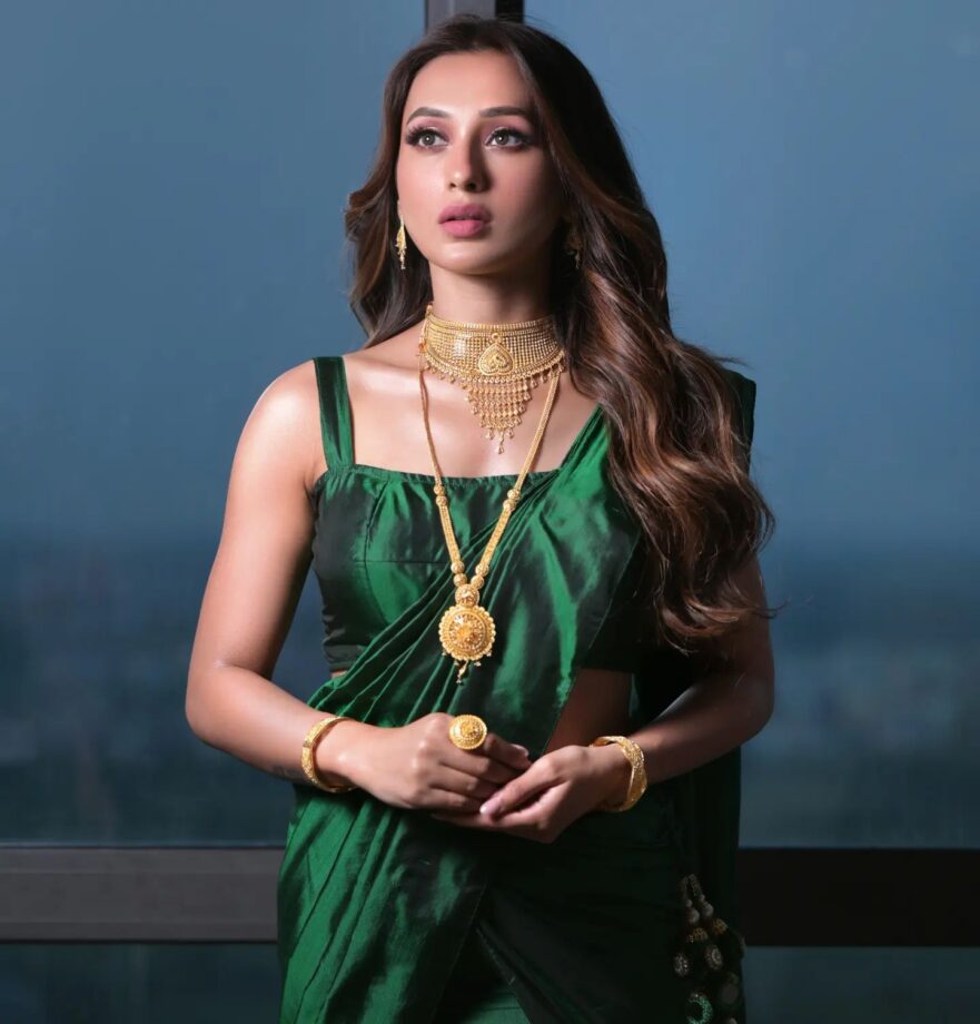 Bengali Stars Paoli Dam, Nusrat Jahan, Mimi Chakraborty’s Hottest Saree Looks That Made Us Fall In Love - 4