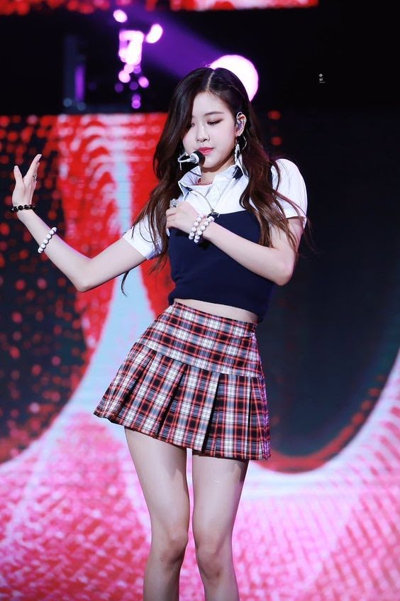 BLACKPINK Rose Maintains A High Profile In These Plaid Dresses - 2