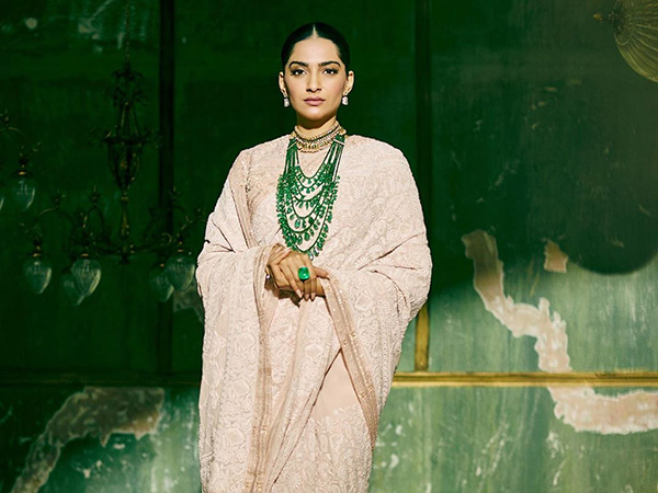 Emerald Green Jewellery Moments Of Sonam Kapoor, Check Out These Neck Pieces - 5