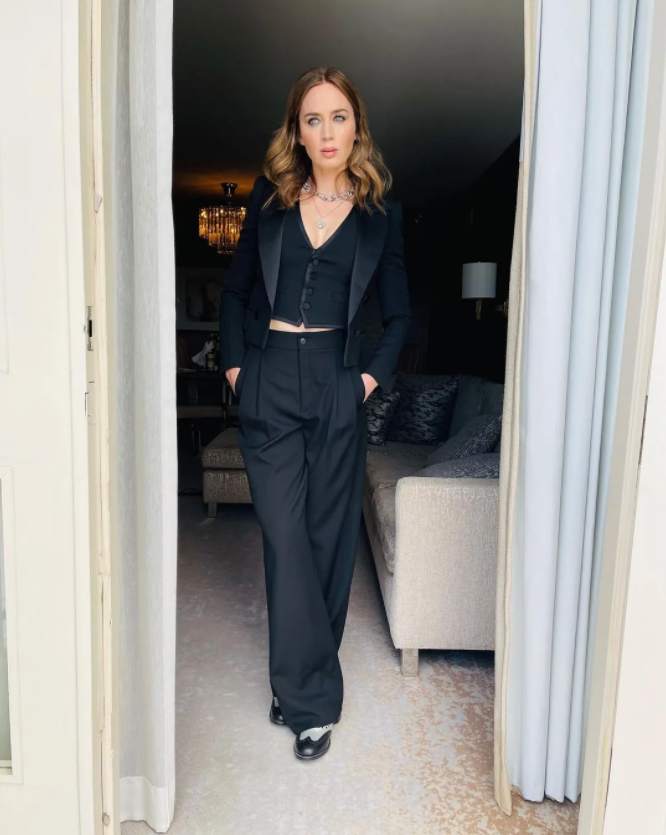 Emily Blunt To Anne Hathaway: Tips To Style Your Suit - 0