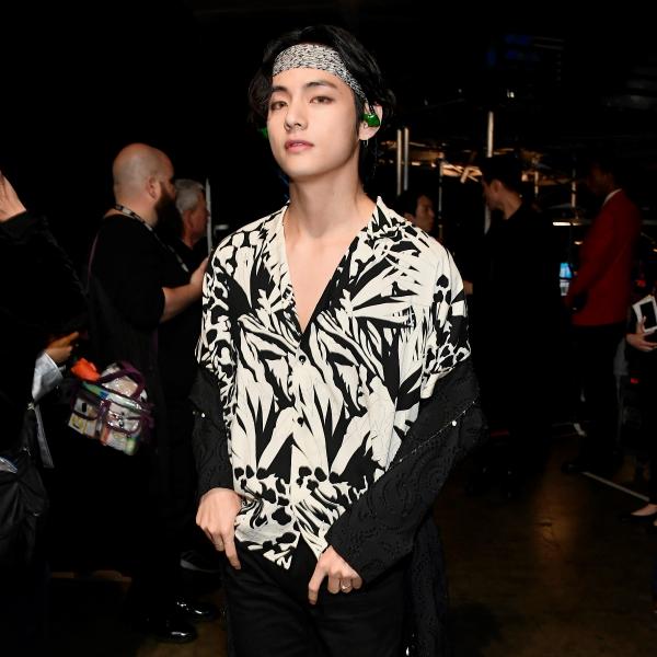 Fashion Alert! BTS V Looks Aww-Some In These Stage Outfits - 1