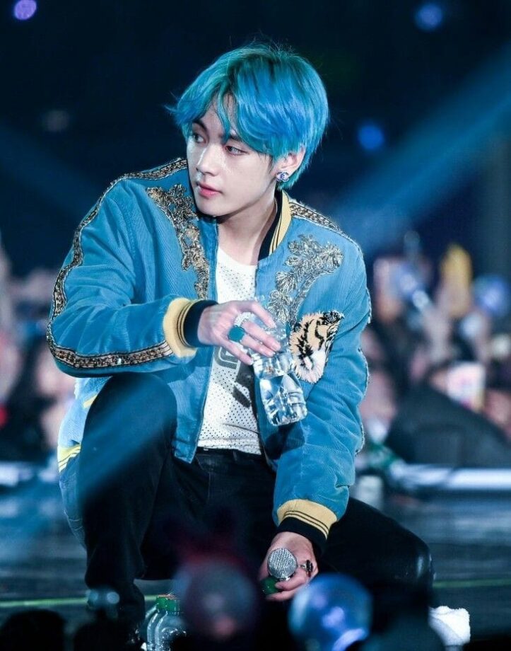 Fashion Alert! BTS V Looks Aww-Some In These Stage Outfits - 5