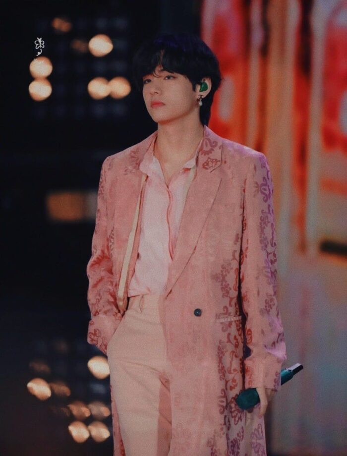 Fashion Alert! BTS V Looks Aww-Some In These Stage Outfits - 6