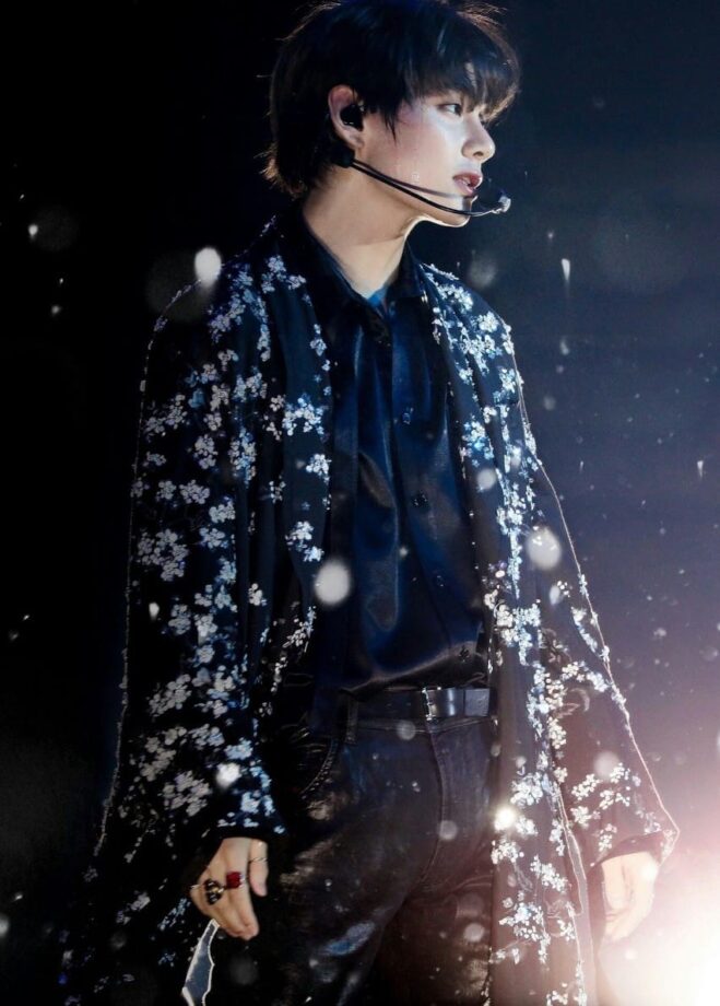 Fashion Alert! BTS V Looks Aww-Some In These Stage Outfits - 7