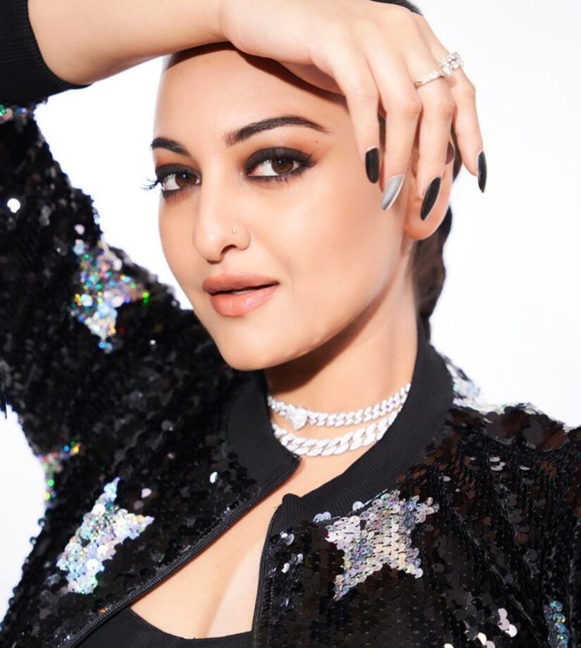 Fashion Divas: Sonakshi Sinha stuns in sequinned black rockstar outfit, Ananya Panday keeps it candid with her minimalistic fashion, Mrunal Thakur drops high-octane fashion bomb - 1