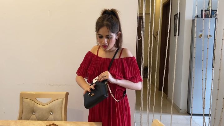 Fashion Tip: Here’s How You Can Style Purses On Every Fit; Learn From Jannat Zubair Rahmani - 7