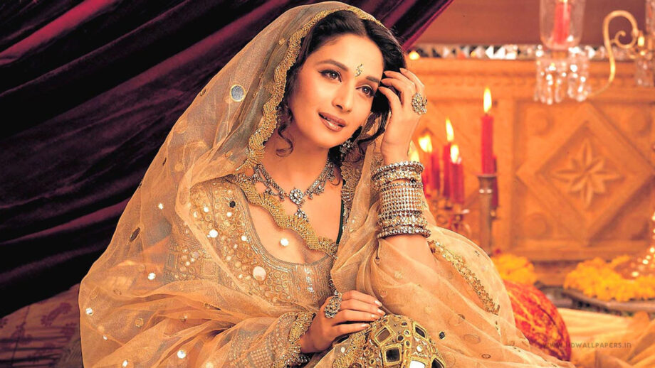 From Deepika Padukone In Padmaavat To Aishwarya Rai In Jodha Akbar: Movies Were Incomplete Without These Jewellery Pieces - 3