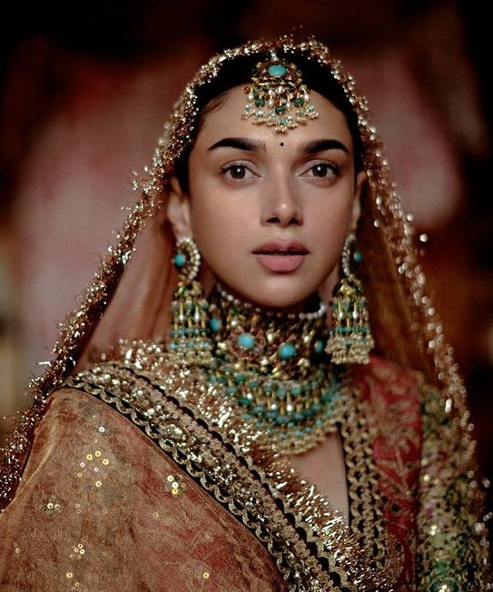 From Deepika Padukone In Padmaavat To Aishwarya Rai In Jodha Akbar: Movies Were Incomplete Without These Jewellery Pieces - 9