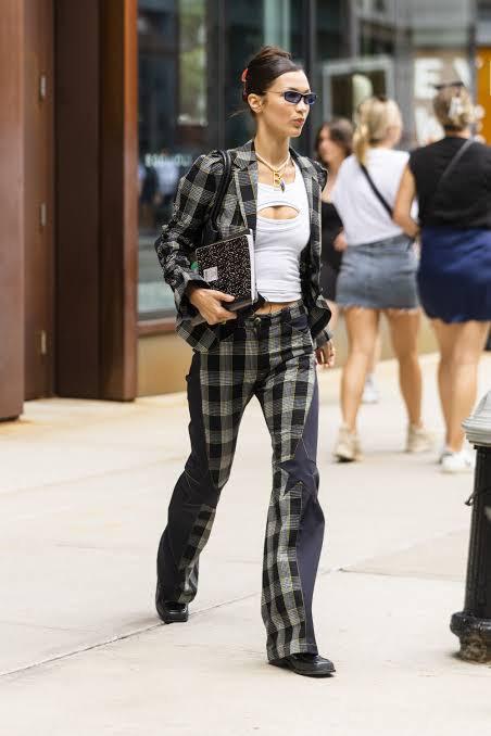 From Ryan Reynolds To Tom Holland: Celebs Who Effortlessly Style Plaid Outfits? - 2